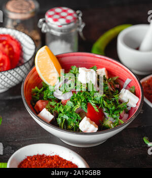 Insalata greca con calce Foto Stock