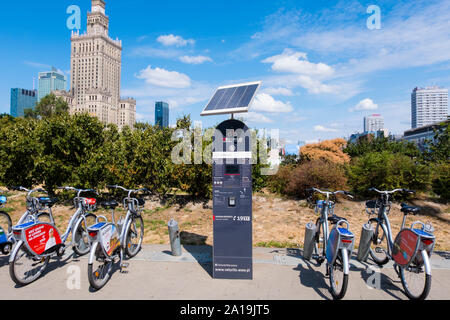 Veturilo city bike, Plac Defilad, Varsavia, Polonia Foto Stock