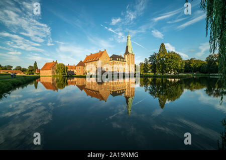 Schloss Raesfeld in Raesfeld, Kreis Borken, Münsterland, Nordrhein-Westfalen, Deutschland | acqua castello Schloss Raesfeld in Raesfeld, Borken distr Foto Stock