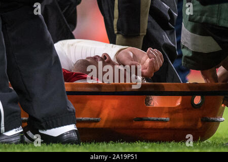 Londra, Inghilterra - 24 settembre: Emile Smith Rowe dell'Arsenal FC feriti durante il Carabao Cup terzo turno match tra Arsenal FC e Nottingham Forrest all'Emirates Stadium il 24 settembre 2019 a Londra, Inghilterra. (Foto di Sebastian Frej/MB Media) Foto Stock