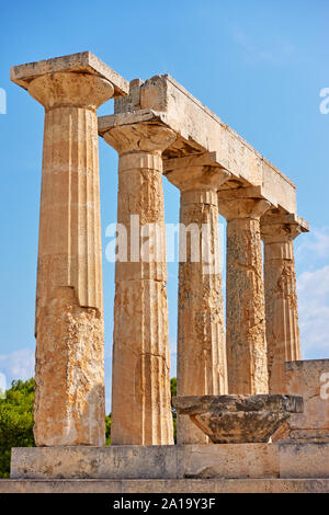 Antiche colonne del tempio di Aphaea in Aegina Island,Isole Saroniche, Grecia Foto Stock