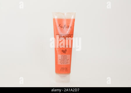 Princeton New Jersey 24 Settembre 2019:SheaMoisture cocco e Hibiscus Curl e brillare Shampoo Foto Stock