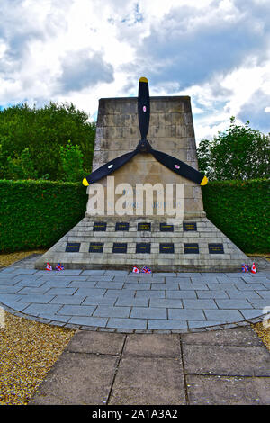 La nuova foresta aerodromi Memorial è presso la ex Holmsley airfield vicino Bransgove. Essa commemora il 12 aerodromi locali utilizzati durante la seconda guerra mondiale. Foto Stock