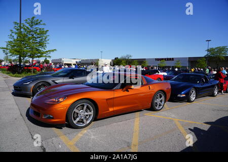 Molti proprietari di Chevrolet Corvette di 1960 al 2010 è venuto fuori a fare un giro in Corvette viaggio intorno al lago di manifestazione itinerante, Fond du Lac, Wisconsin Foto Stock