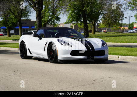 Molti proprietari di Chevrolet Corvette di 1960 al 2010 è venuto fuori a fare un giro in Corvette viaggio intorno al lago di manifestazione itinerante, Fond du Lac, Wisconsin Foto Stock