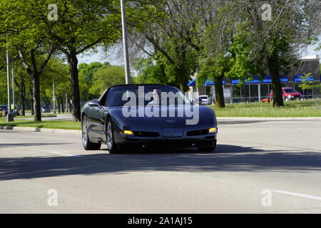 Molti proprietari di Chevrolet Corvette di 1960 al 2010 è venuto fuori a fare un giro in Corvette viaggio intorno al lago di manifestazione itinerante, Fond du Lac, Wisconsin Foto Stock