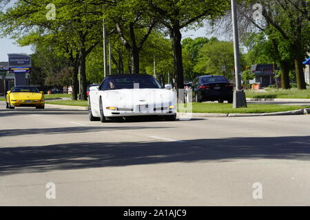 Molti proprietari di Chevrolet Corvette di 1960 al 2010 è venuto fuori a fare un giro in Corvette viaggio intorno al lago di manifestazione itinerante, Fond du Lac, Wisconsin Foto Stock