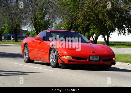 Molti proprietari di Chevrolet Corvette di 1960 al 2010 è venuto fuori a fare un giro in Corvette viaggio intorno al lago di manifestazione itinerante, Fond du Lac, Wisconsin Foto Stock