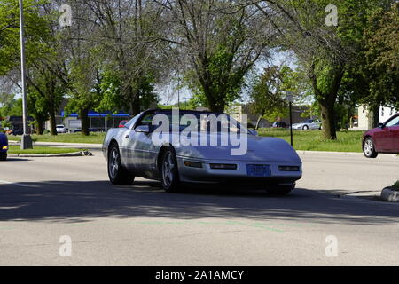 Molti proprietari di Chevrolet Corvette di 1960 al 2010 è venuto fuori a fare un giro in Corvette viaggio intorno al lago di manifestazione itinerante, Fond du Lac, Wisconsin Foto Stock