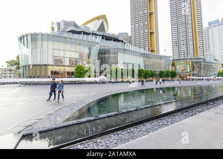 Bangkok, Tailandia - 17 Sep, 2019 : Al di fuori dell'icona Siam shopping centre in tempo di notte Foto Stock