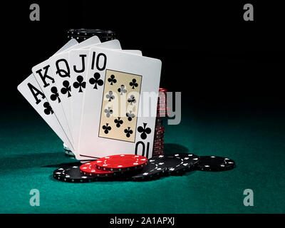 Tavolo del poker con coperchio verde Foto stock - Alamy