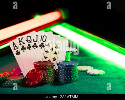 Tavolo del poker con coperchio verde Foto stock - Alamy