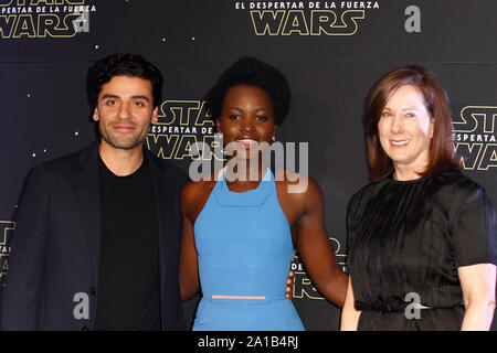 Attore Oscar Isaac, attrice Lupita Nyong'o e produttore Kathleen Kennedy frequentare la "Star Wars: Episodio VII - La forza risveglia' Photocall, Città del Messico, Messico - 08 dic 2015 . Foto: ©Alberto/Viveros/DAMMPHOTO/NortePhoto Foto Stock