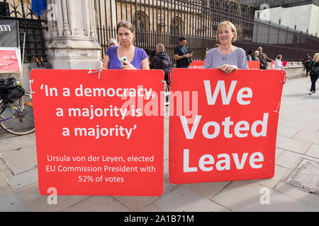 Westminster, Londra, Regno Unito. 25 Settembre, 2019. Scene al di fuori del Parlamento il giorno che i politici ritornare in Parlamento. Penelope Barritt/Alamy Live News Foto Stock