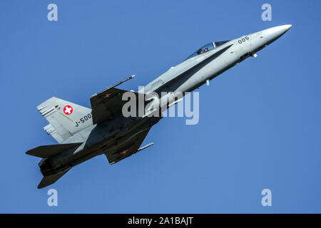F/A 18 Hornet Swiss Air Force jet fighter battenti Foto Stock