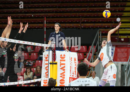 Perugia, Italia, 25 Sep 2019, YURI ROMANO' (N.17 EMMA VILLAS VOLLEY SIENA) durante il Test Match Sir Safety Conad Perugia Vs Emma Villas Volley - volley serie A italiana uomini Superleague campionato - Credito: LPS/Loris Cerquiglini/Alamy Live News Foto Stock