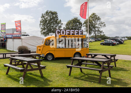 Mobile caffè catering van ad Oulton Park, Regno Unito Foto Stock