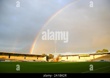 Burton upon Trent, Regno Unito. Xxv Sep, 2019. Massa generale vista durante il Carabao EFL Cup match tra Burton Albion e Bournemouth al Pirelli Stadium, Burton upon Trent, in Inghilterra il 25 settembre 2019. Foto di Mick Haynes. Solo uso editoriale, è richiesta una licenza per uso commerciale. Nessun uso in scommesse, giochi o un singolo giocatore/club/league pubblicazioni. Credit: UK Sports Pics Ltd/Alamy Live News Foto Stock