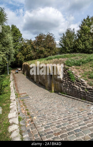 Ospedale di bunker a Essex Farm WWI cimitero sulla sporgenza vicino a Ypres dove Col John McCrae servita quando scrisse la prima guerra mondiale poesia in Flanders Fields Foto Stock