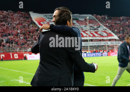 MASSIMO ODDO (pullman PERUGIA CALCIO) SI SALUTA CON Alessandro NESTA (pullman FROSINONE CALCIO durante Perugia Vs Frosinone , Perugia, Italia, 24 Set 2019 Foto Stock