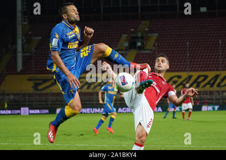 ALEANDRO ROSI (N.2 DIFENSORE PERUGIA CALCIO) VS CAMILLO CIANO (N.28 FROSINONE CALCIO) durante Perugia Vs Frosinone , Perugia, Italia, 24 set 2019, Soc Foto Stock