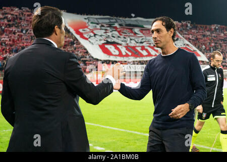 MASSIMO ODDO (pullman PERUGIA CALCIO) SI SALUTA CON Alessandro NESTA (pullman FROSINONE CALCIO durante Perugia Vs Frosinone , Perugia, Italia, 24 Set 2019 Foto Stock