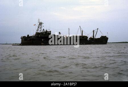 Stati Uniti d'America Vietnam-Krieg / Guerra del Vietnam - LST-1 Classe nave sbarco, serbatoio - LST-456 Foto Stock