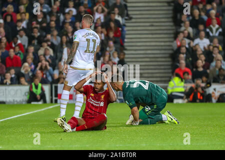 Milton Keynes, Regno Unito. Xxv Sep, 2019. Rhian Brewster di Liverpool tiene le mani sulla sua testa dopo manca la possibilità di aprire le rigature durante il Carabao Cup match tra MK Dons e Liverpool stadium:mk, Milton Keynes, in Inghilterra il 25 settembre 2019. Foto di David avvisatore acustico. Credito: prime immagini multimediali/Alamy Live News Foto Stock