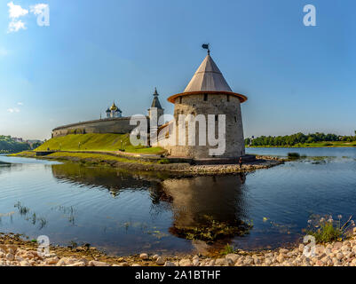 Santissima Trinità nella cattedrale di Pskov è la principale attrazione della città, una delle più antiche chiese in Russia. Foto Stock