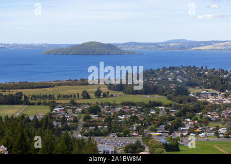 Vista aerea del Lago Rotorua e città Foto Stock