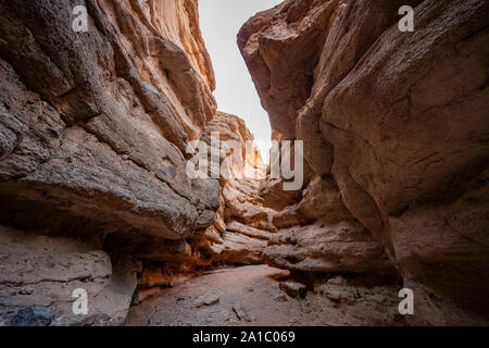Escursionismo nel White Owl Canyon Lake Mead National Recreation Area a Nevada Foto Stock