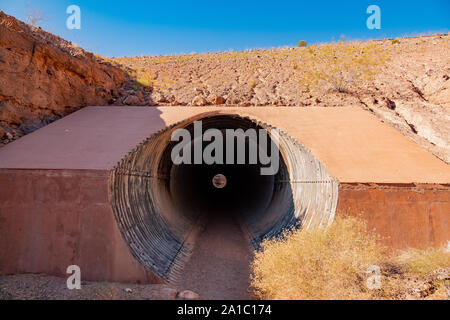 Escursionismo nel White Owl Canyon Lake Mead National Recreation Area a Nevada Foto Stock