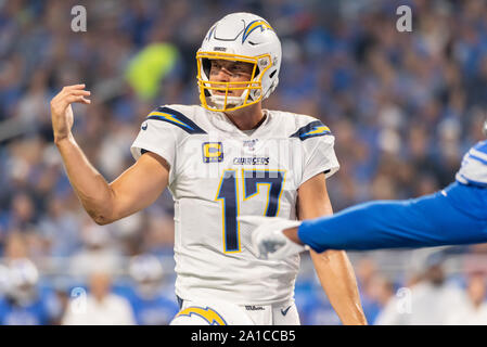 DETROIT, MI - 15 settembre: Los Angeles Chargers QB Philip Rivers (17) che dirige la sua backfield durante il gioco di NFL tra Los Angeles Chargers e Detroit Lions il 15 settembre 2019 al Ford Field in Detroit, MI (foto di Allan Dranberg/Cal Sport Media) Foto Stock