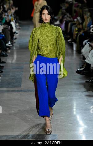 Parigi, Francia. Xxv Sep, 2019. ROCHAS SS20 pista durante la settimana della moda di Parigi - Paris, Francia 25/09/2019 | Utilizzo di credito in tutto il mondo: dpa/Alamy Live News Foto Stock