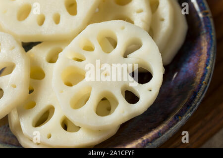 Materie organiche Lotus bianco Root in fette Foto Stock