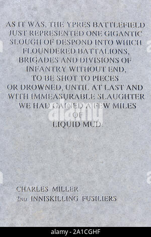 Un poema di Charles Miller del 2° Inniskilling Fusiliers presso l'isola di Irlanda Peace Park di Messines, Belgio Foto Stock