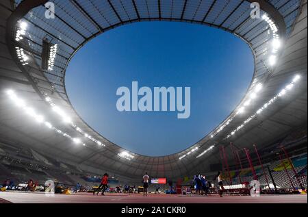 Doha. Xxv Sep, 2019. Foto scattata il 7 settembre 25, 2019 mostra una vista generale di Khalifa International Stadium prima del XVII IAAF mondiale di atletica Doha 2019 a Doha, capitale del Qatar. Credito: Nikku/Xinhua Foto Stock