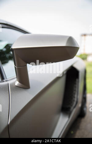 Un Auto tune-up è un tipo di manutenzione preventiva eseguita su un veicolo per assicurare la continua ad eseguire bene. Foto Stock