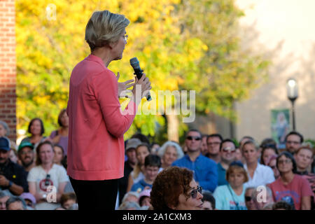 Keene, Stati Uniti. Xxv Sep, 2019. Il Senatore del Massachusetts e candidato presidenziale, Elizabeth Warren parla al Keene State College un giorno dopo che il Congresso ha annunciato l'avvio di un procedimento formale di indagine di impeachment del Presidente Trump. Credito: SOPA Immagini limitata/Alamy Live News Foto Stock