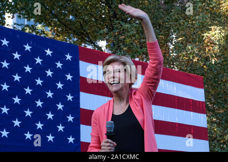Keene, Stati Uniti. Xxv Sep, 2019. Il Senatore del Massachusetts e candidato presidenziale, Elizabeth Warren parla al Keene State College un giorno dopo che il Congresso ha annunciato l'avvio di un procedimento formale di indagine di impeachment del Presidente Trump. Credito: SOPA Immagini limitata/Alamy Live News Foto Stock