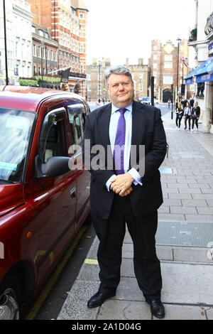 Signore TOM STRATHCLYDE IN SAIT JAMES STREET, LONDRA, REGNO UNITO IL 25 SETTEMBRE 2019. L'onorevole signore STRATHCLYDE CH PC è un conservatore britannico politico che ha servito come leader della HOUSE OF LORDS DAL 2010 AL 2013. Membro DELLA CAMERA DEI LORDS dal 1986. TOM STRATHCLYDE. Thomas Galloway Dunlop du Roy de Blicquy Galbraith, secondo il Barone Strathclyde. Foto Stock