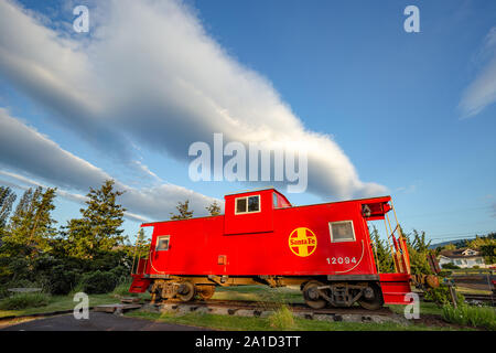 Posto unico per un soggiorno in rosso vintage Caboose Bed & Breakfast in Sequim, Washington Foto Stock