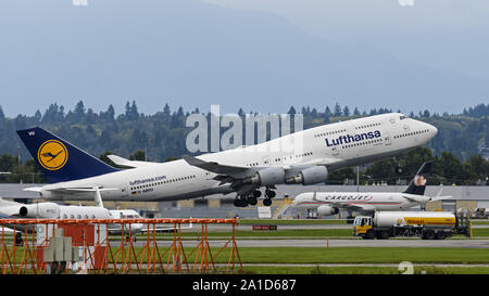 Richmond, British Columbia, Canada. Xxi Sep, 2019. Un Lufthansa Boeing 747-400 (D-ABVU) wide-body jumbo aereo jet decolla dall'Aeroporto Internazionale di Vancouver. Credito: Bayne Stanley/ZUMA filo/Alamy Live News Foto Stock