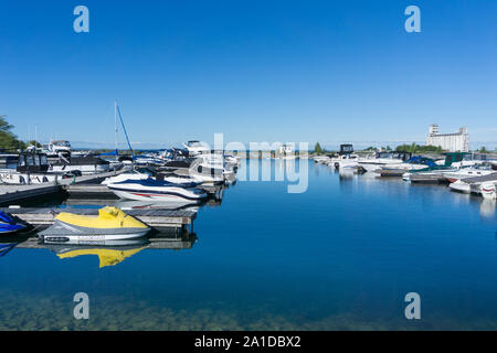 Canada Ontario, Collingwood, Yacht Club, una silenziosa mattina nella marina al Collingwood Lago Foto Stock