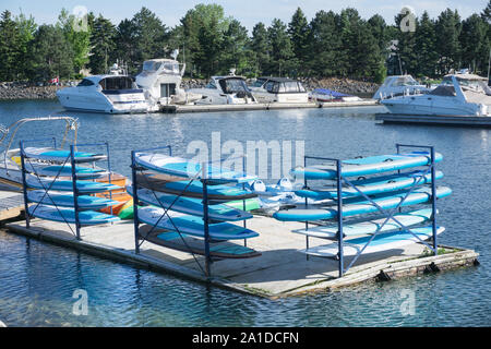 Canada Ontario, Collingwood, Yacht Club, una silenziosa mattina nella marina al Collingwood Lago Foto Stock