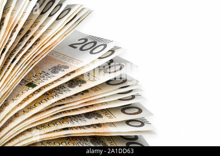Gamma di Polish zloty 200 banconote, macro shot. Isolato su bianco. Percorso di clipping incluso. Foto Stock