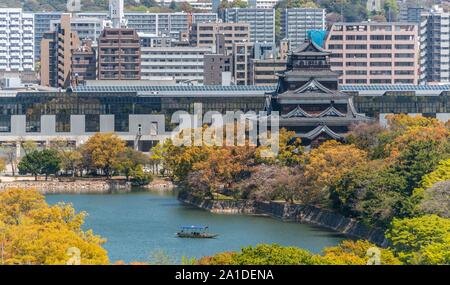 Vista del castello Giapponese Hiroshima, castello di carpe, Hiroshima, Giappone Foto Stock