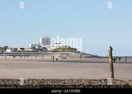 Norderney, Nordstrand, Strand, Spaziergänger, Hochhaus Foto Stock