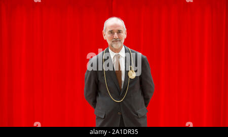 Londra, Regno Unito. Il 26 settembre 2019. La Royal Academy of Arts ha annunciato oggi che Christopher Le Brun (nella foto 5 dicembre 2018, Paddington Station) farà un passo in giù come presidente della Royal Academy of Arts nel dicembre 2019 dopo aver prestato servizio per otto anni. Un nuovo presidente della Royal Academy of Arts sarà eletto dal Royal accademici nel dicembre 2019. Credito: Malcolm Park/Alamy Live News. Foto Stock