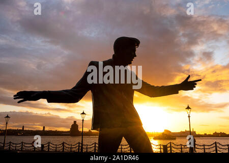 Statua di Billy Fury al Royal Albert Dock di Liverpool Foto Stock